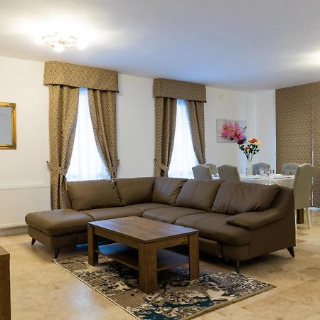 Montana Residence ポイアナ・ブラショフ エクステリア 写真