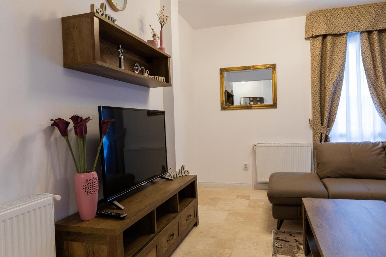 Montana Residence ポイアナ・ブラショフ エクステリア 写真